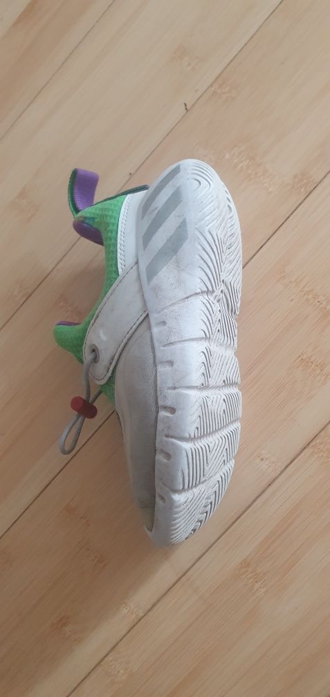 Buty adidas  dziecięce 28 rozmiar toy story