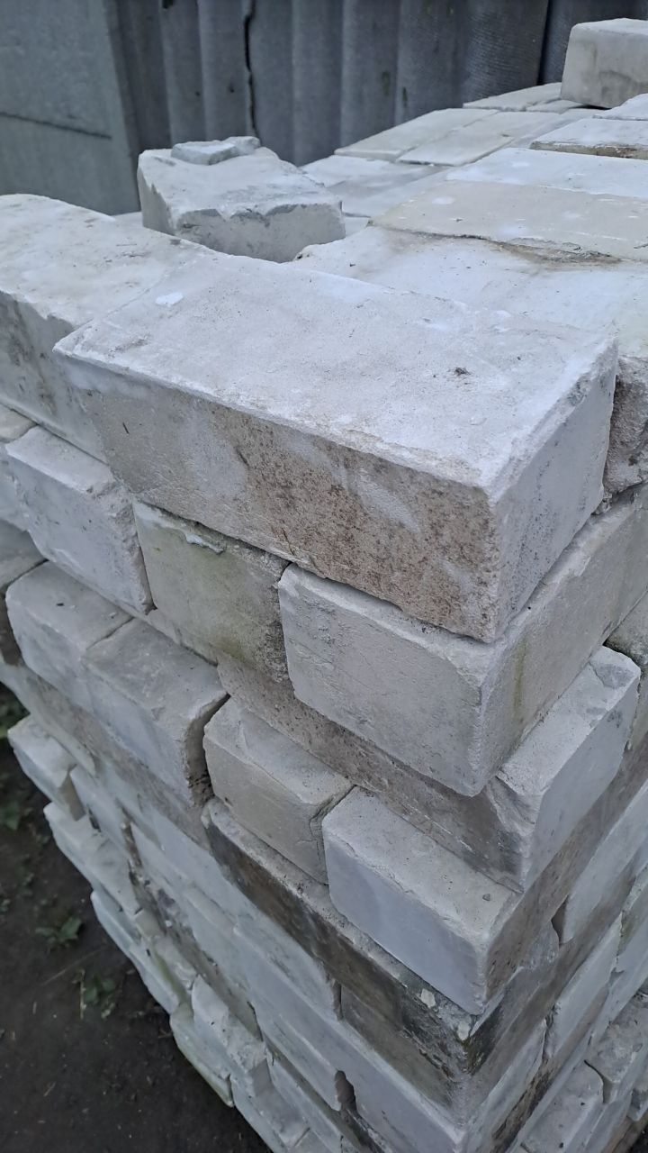 Продам білий кирпич