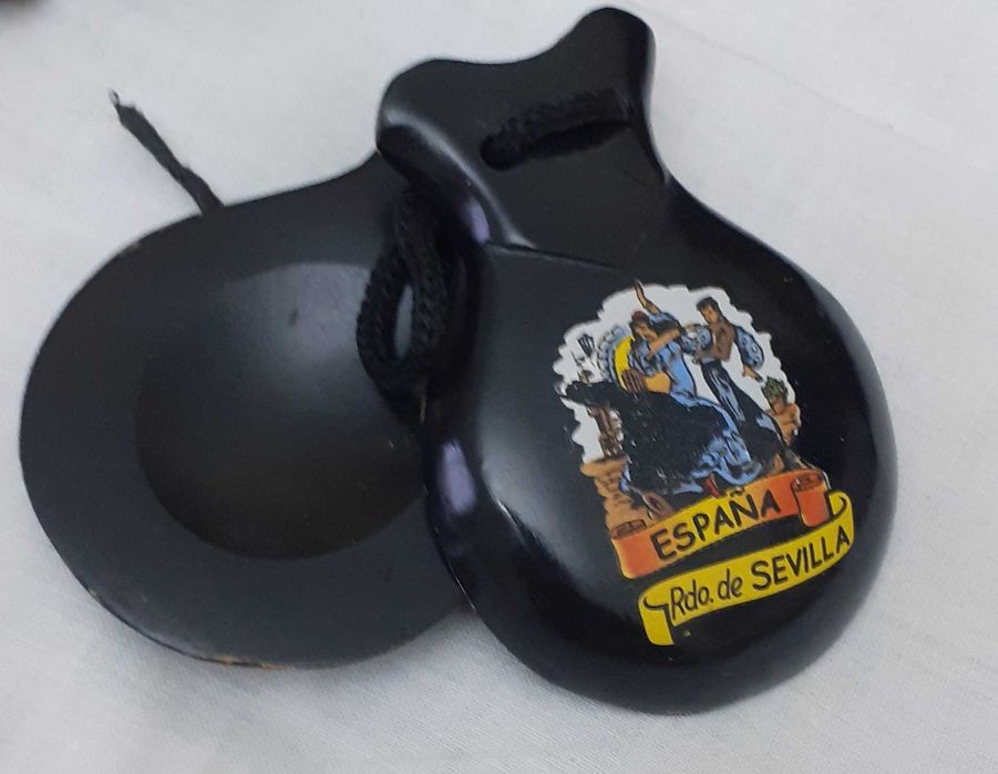 Div 2  - Conjunto de souvenirs de Sevilha Castanholas e leque