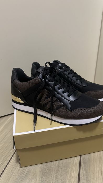 Новые кросовки mK