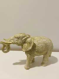 Figurka slonia z trąbą do góry
