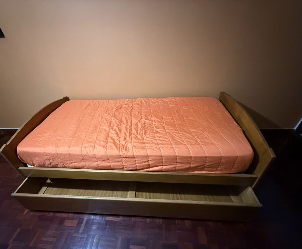 Cama de solteiro cerejeira com colchão e estrado