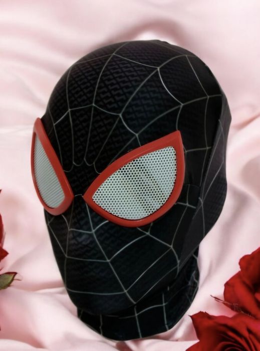 Czarna maska spiderman