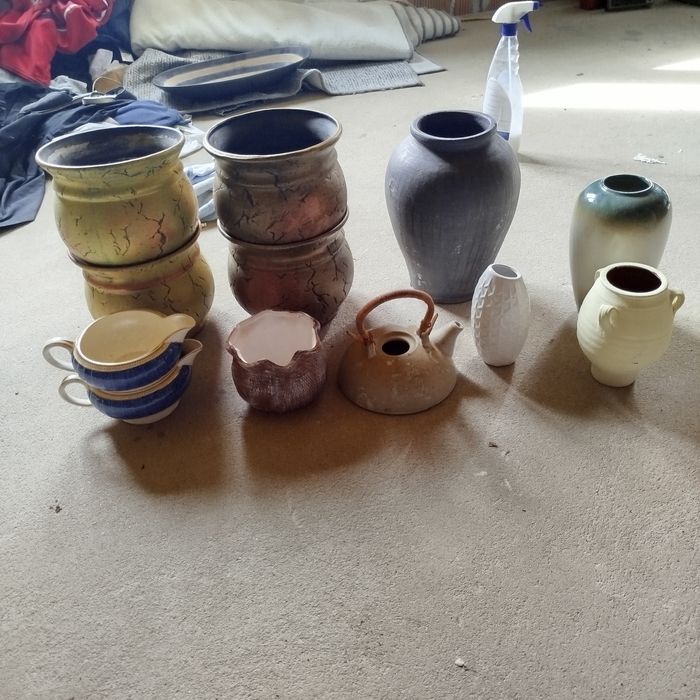 Zestaw starych  naczyń porcelanowych