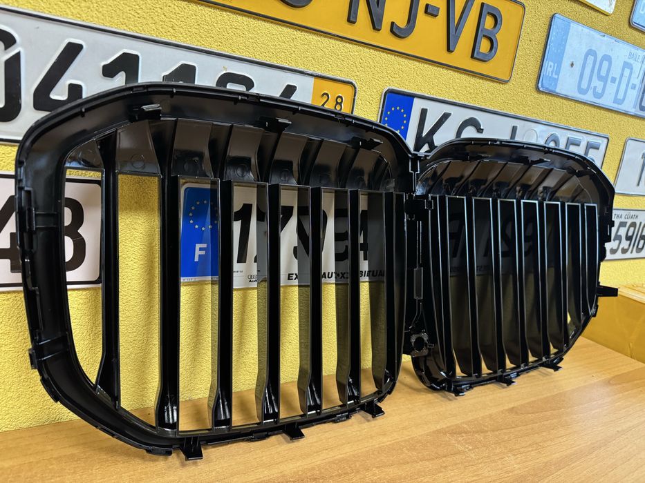 Решітка радіатора ніздрі БМВ Х7 / BMW X7 G07 2018-2022 чорний глянець