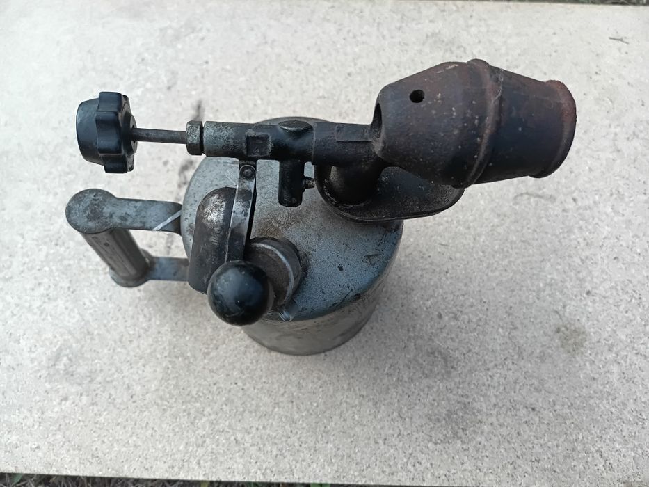 Лампа паяльная бензиновая .