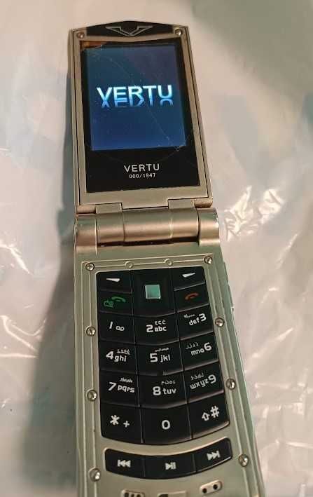 Vertu Ayxta Рабочий на 2 сим карты. Отправляю олх доставкой