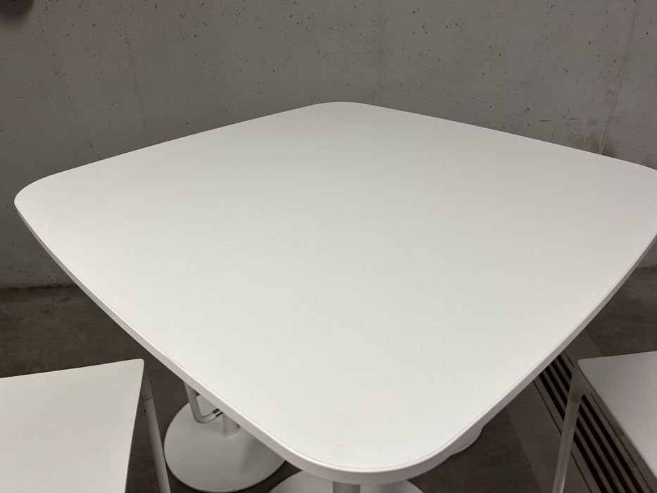 Stabilny stolik stół z 4 hookerami