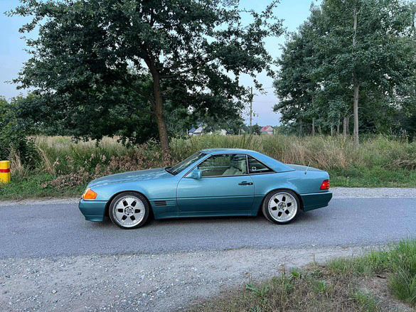 Mercedes 500SL beryll w unikatowym kolorze