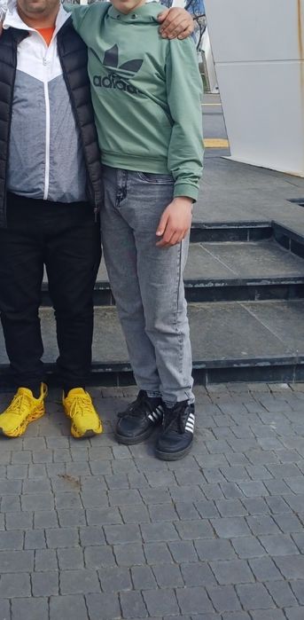 Джинси на підлітка