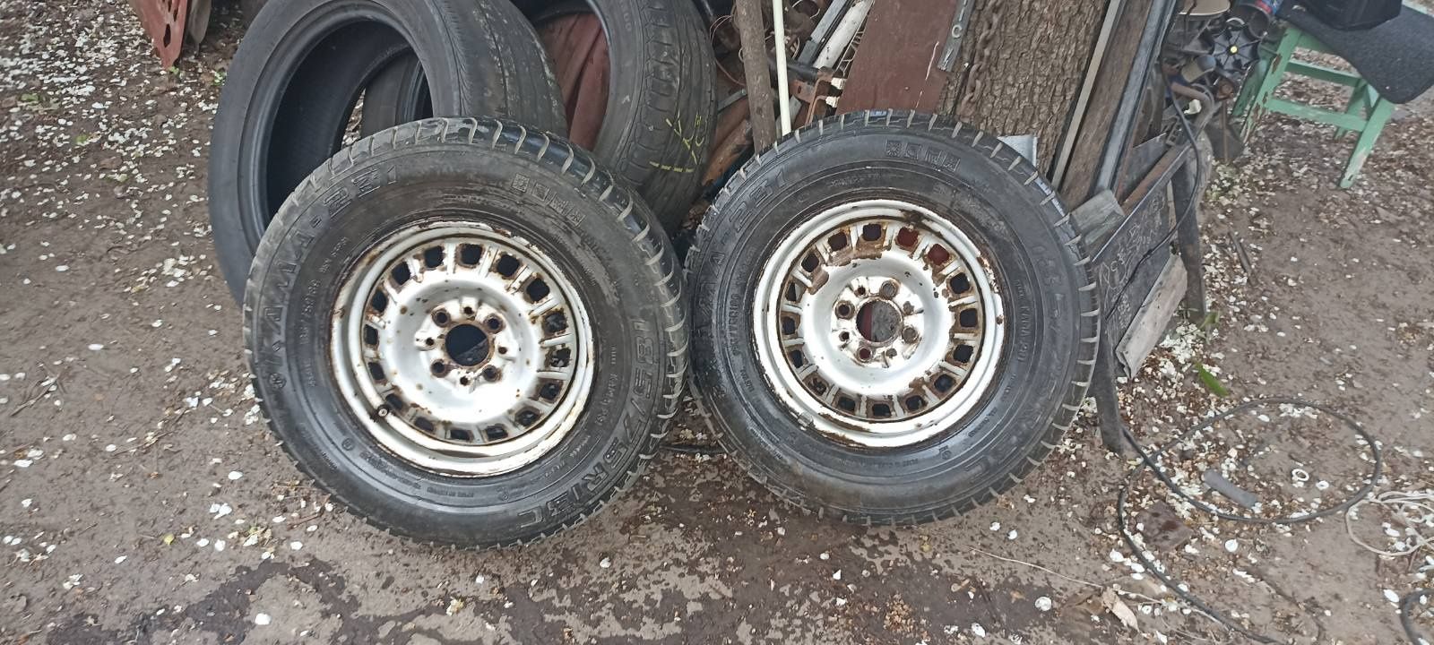 Резина цешка 185/75R13C с дисками 4 на 98