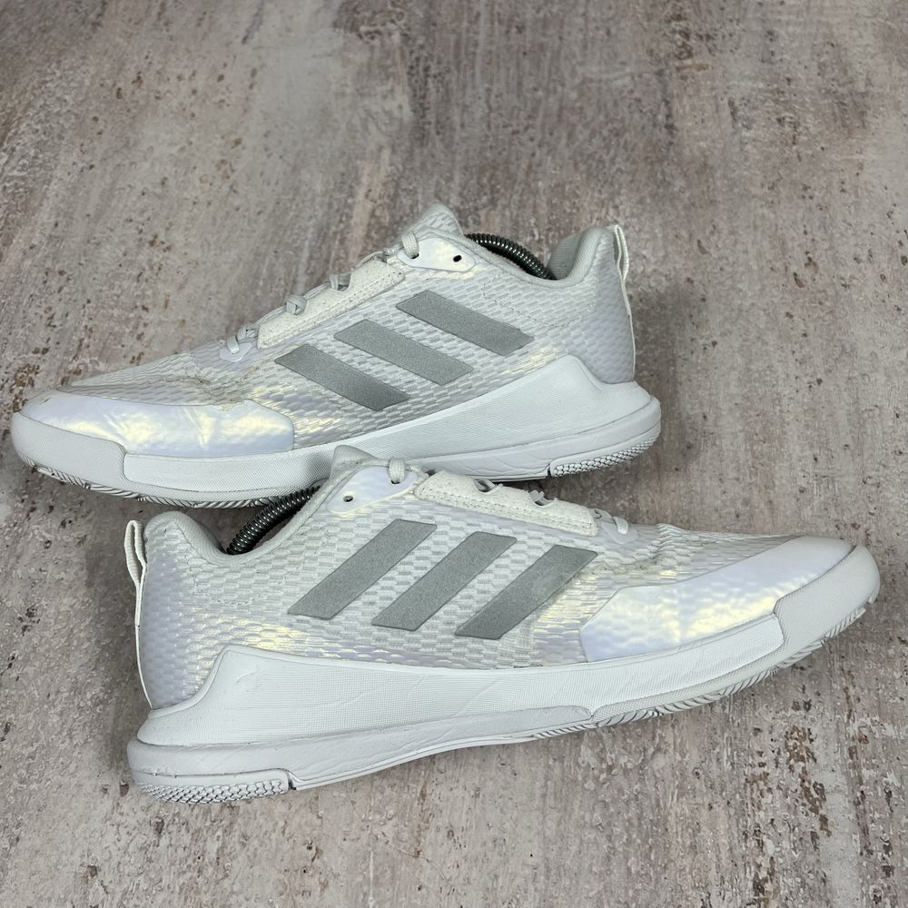 Оригінал кросівки Adidas Novaflight 2 44 розмір