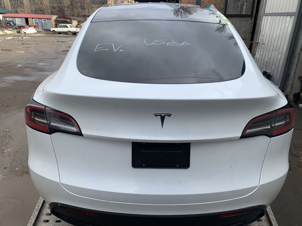 Tesla Model Y 2020 DM Performance  двери лобовое четверти крылья