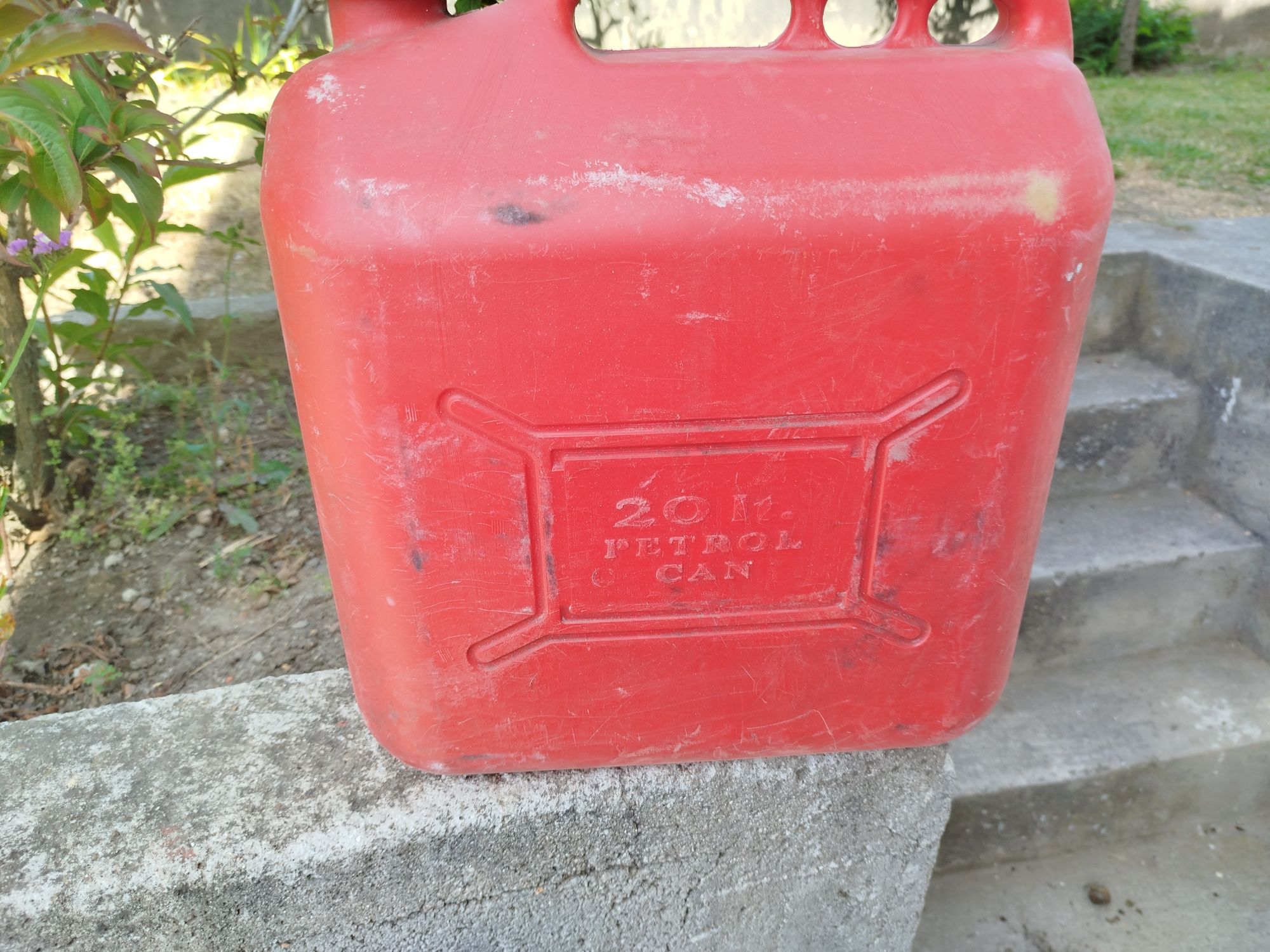 Bidão  de  gasolina  20  litros