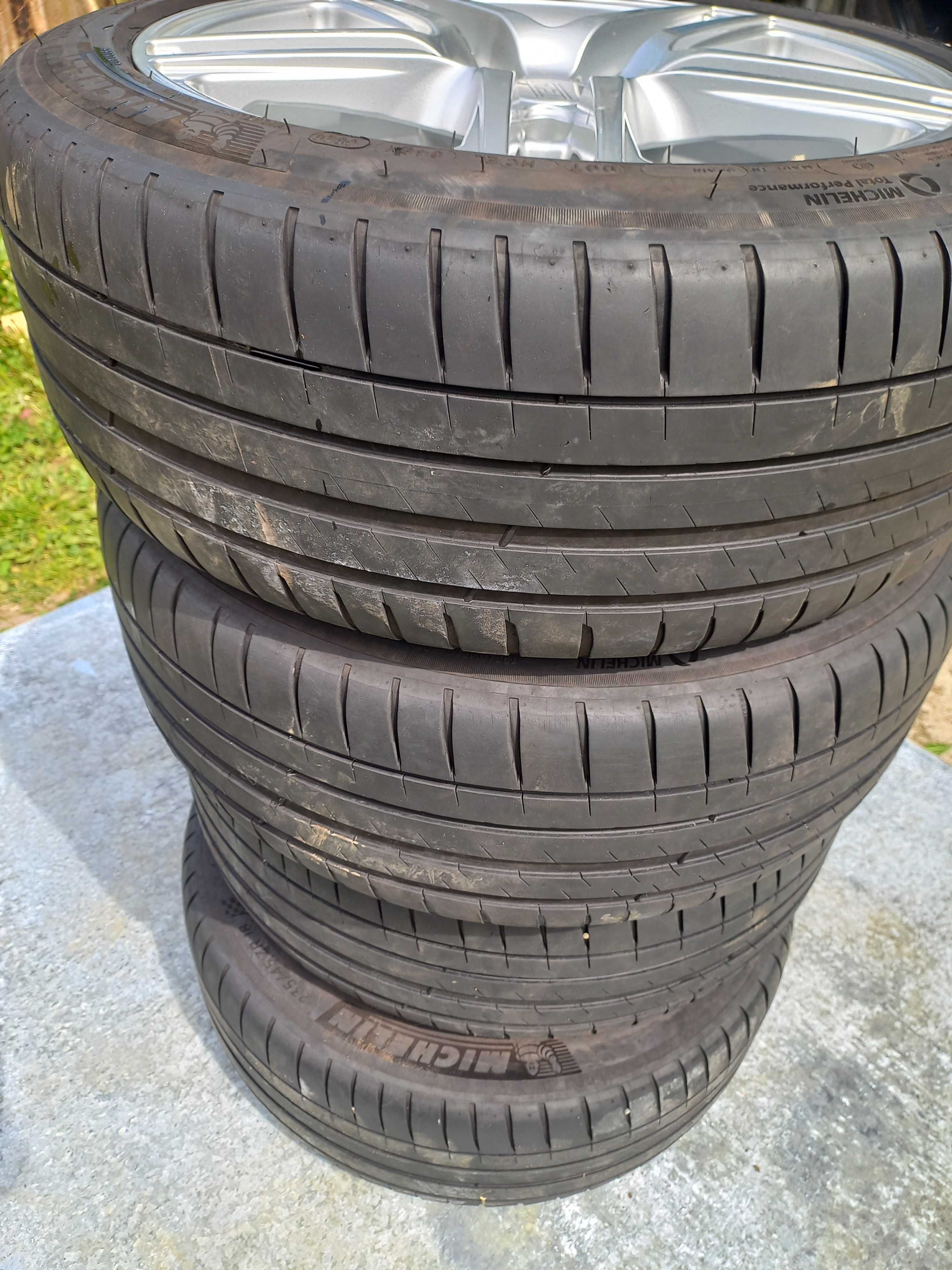 Колеса 235/45г18 michelin 8Jx18H2 ET45