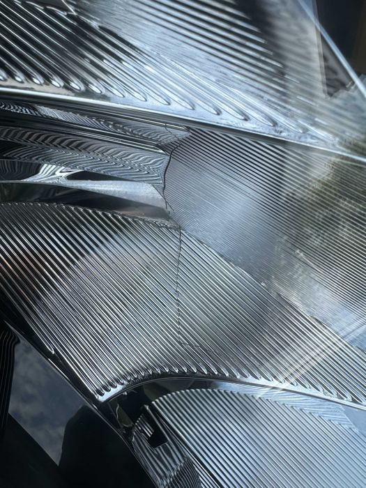 Reflektor lampa lewa escape 2023