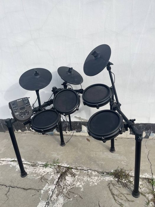 Продам ударную установку Alesis Nitro Mesh Kit