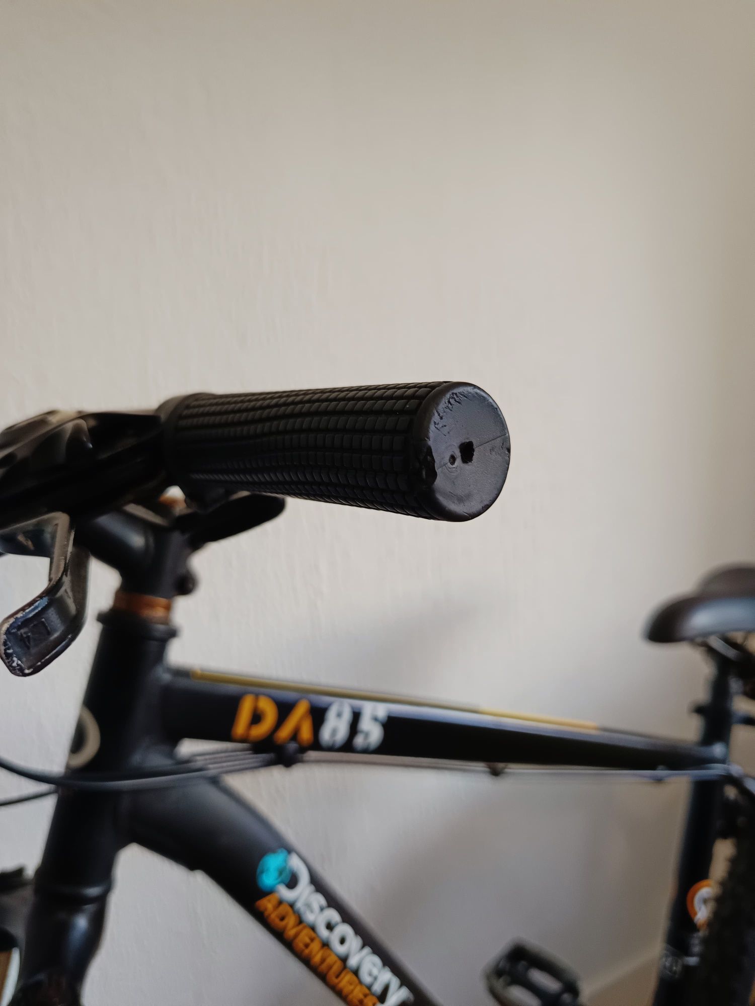 Bicicleta Esportes quase nova, à venda devido a mudança