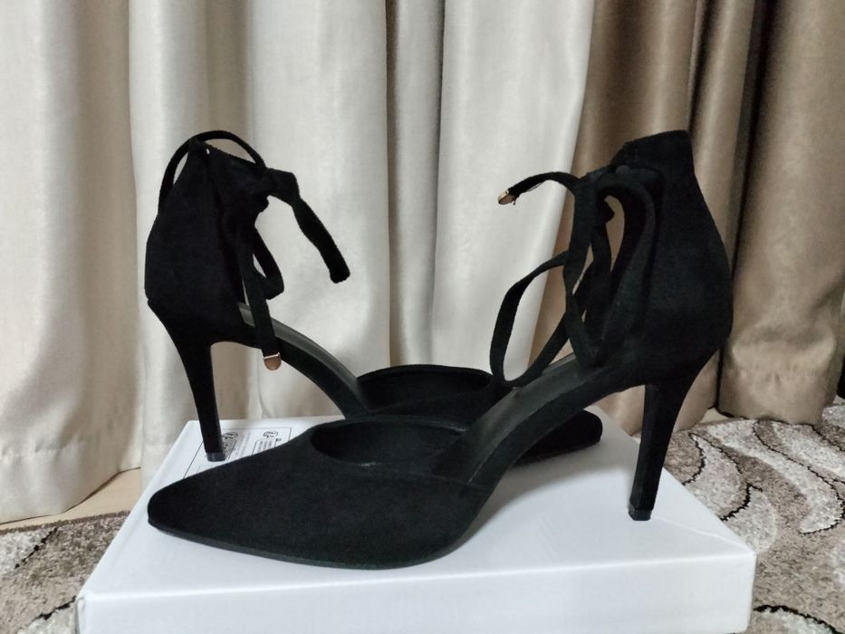 Туфлі з елегантними зав'язочками