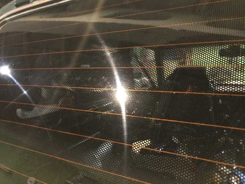 Pelicula perfurada de vinil para janelas.