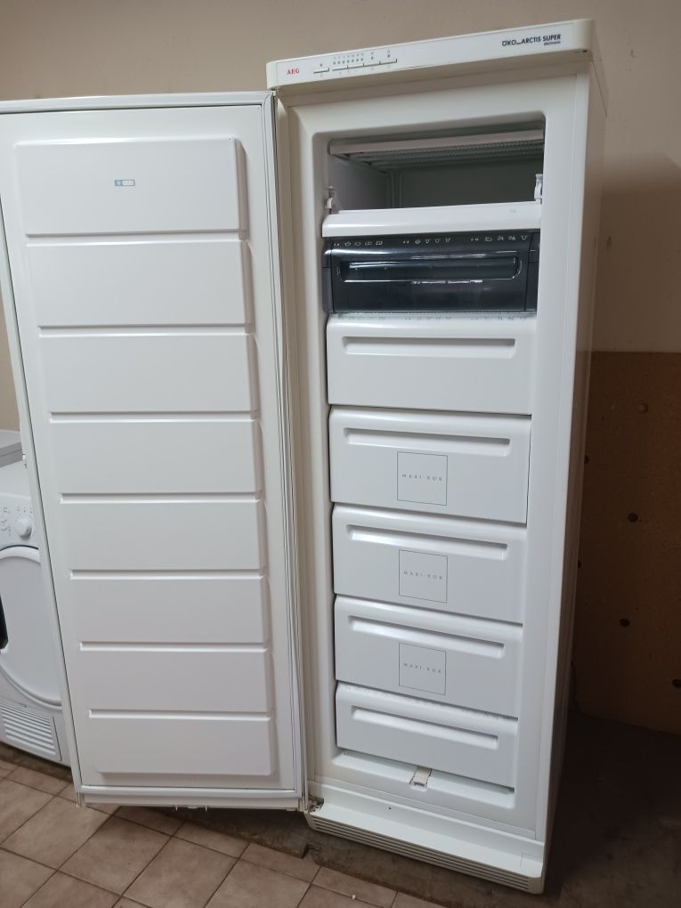 Vendo arca congeladora de gavetas AEG ...255 LITROS ,,,MEDIDAS 179 ALT