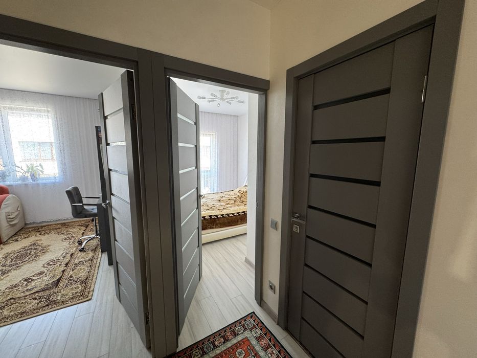 Просторий 3-кімнатний Котедж з ремонтом в районі Ранкове!