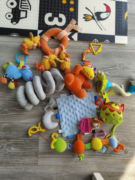 Zabawki do wózka, łóżeczka