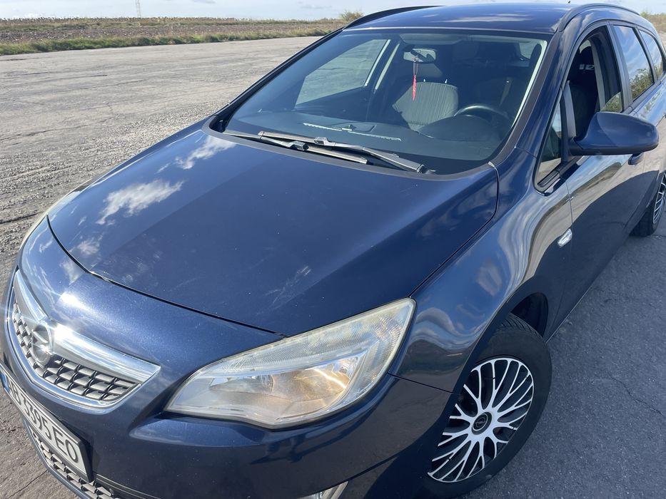 Продам Opel astra sports tourer