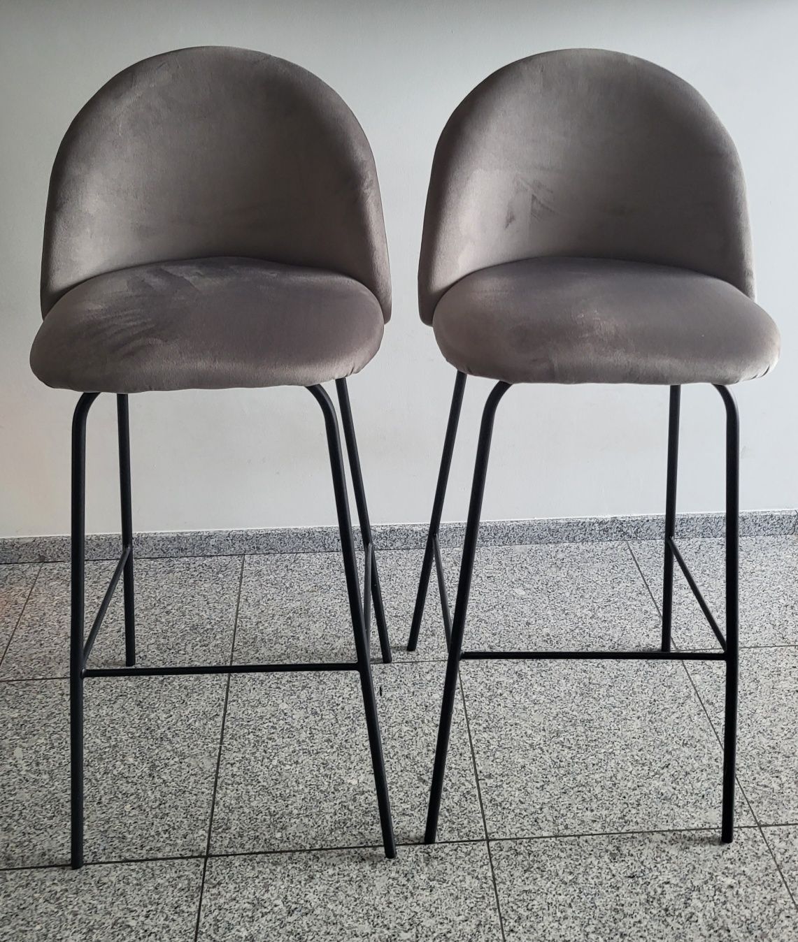 Banco de bar em camurça
