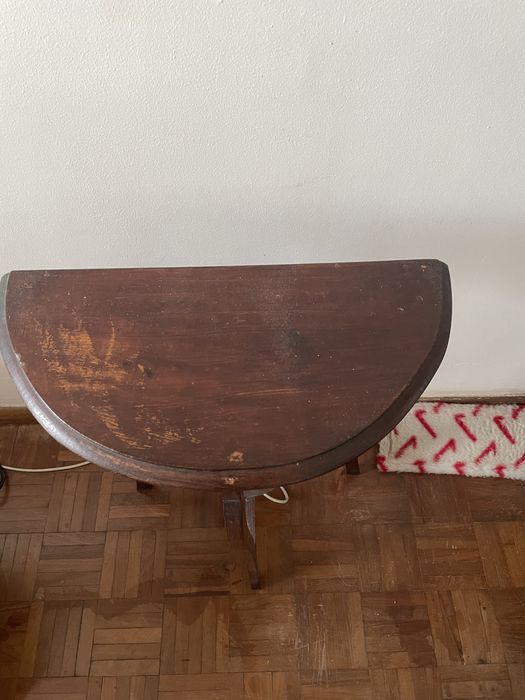 Móvel de apoio em madeira