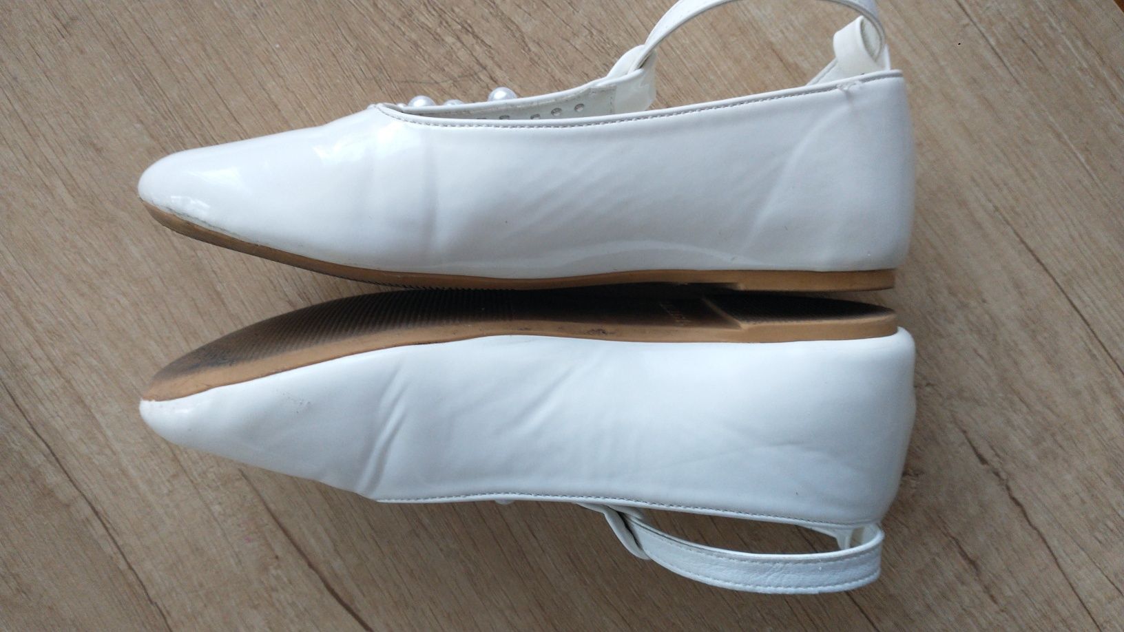 baleriny balerinki lakierki białe Reserved rozmiar 29