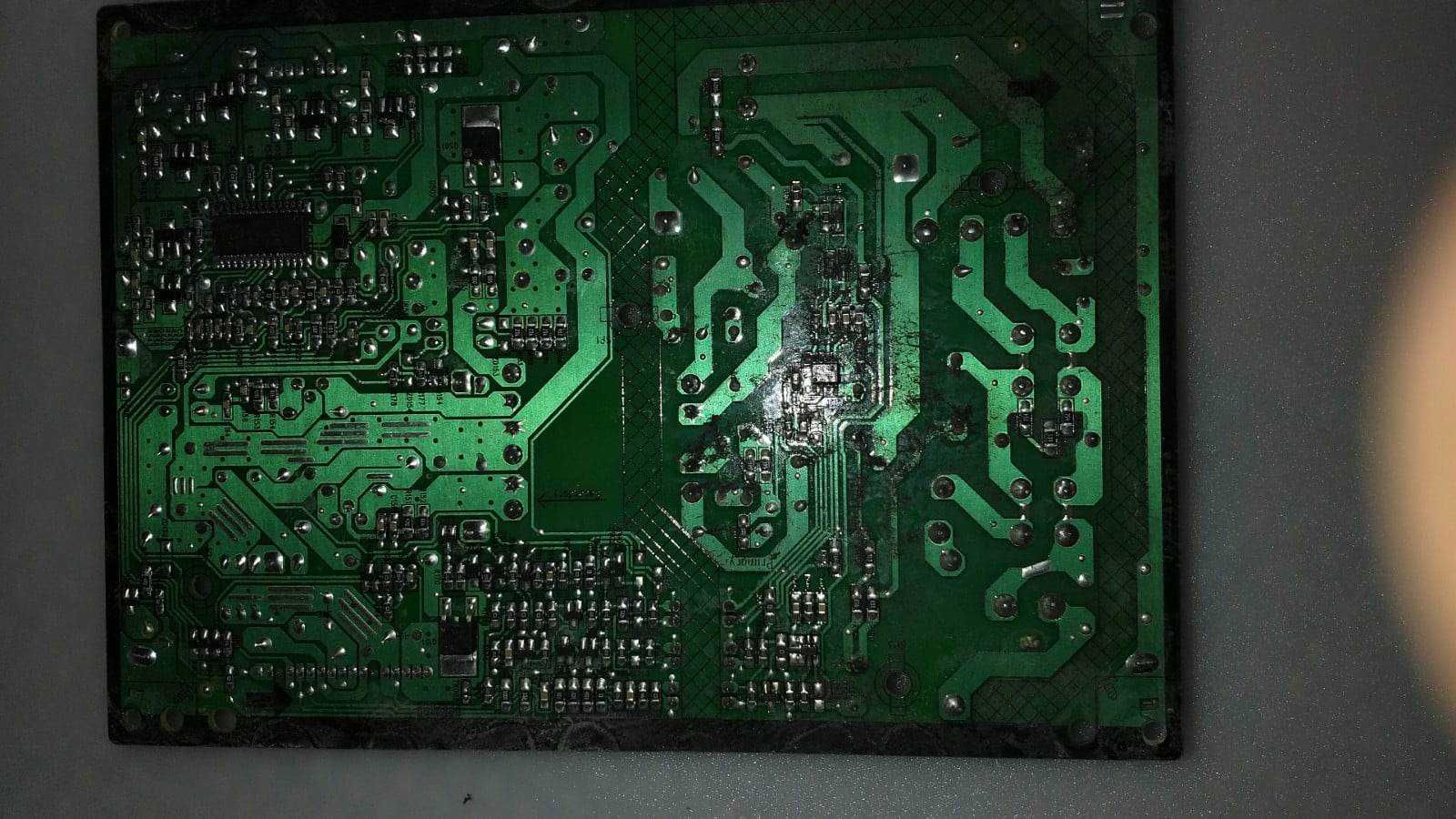 Zasilacz UE-3790-01UN-LF TOSHIBA 32L2333D
