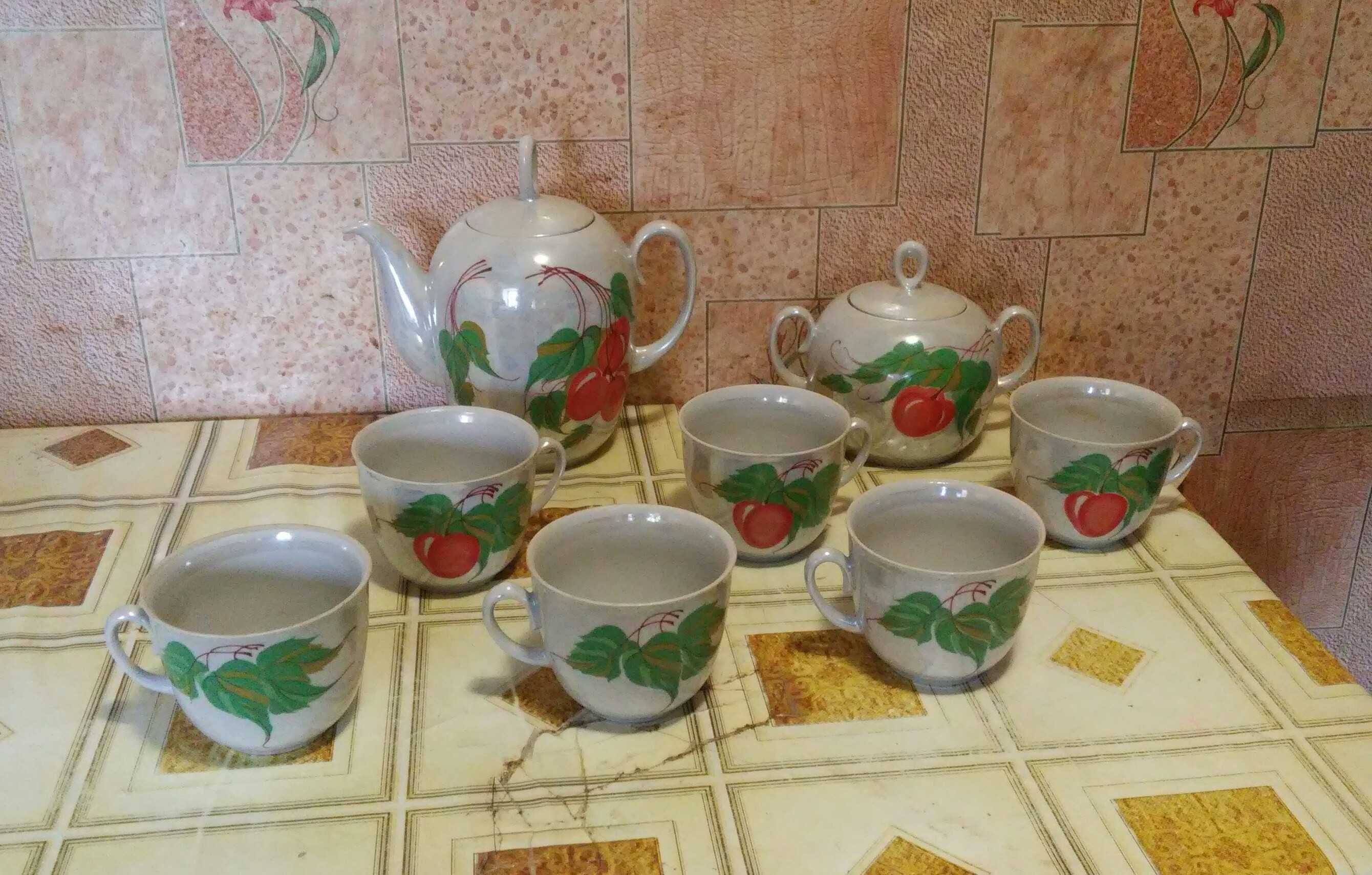 Продам фарфоровые чайники и сервизы