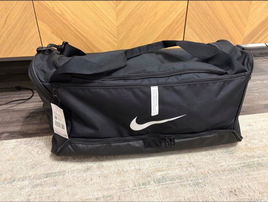 Nowa duża czarna sportowa torba treningowa nike 60L