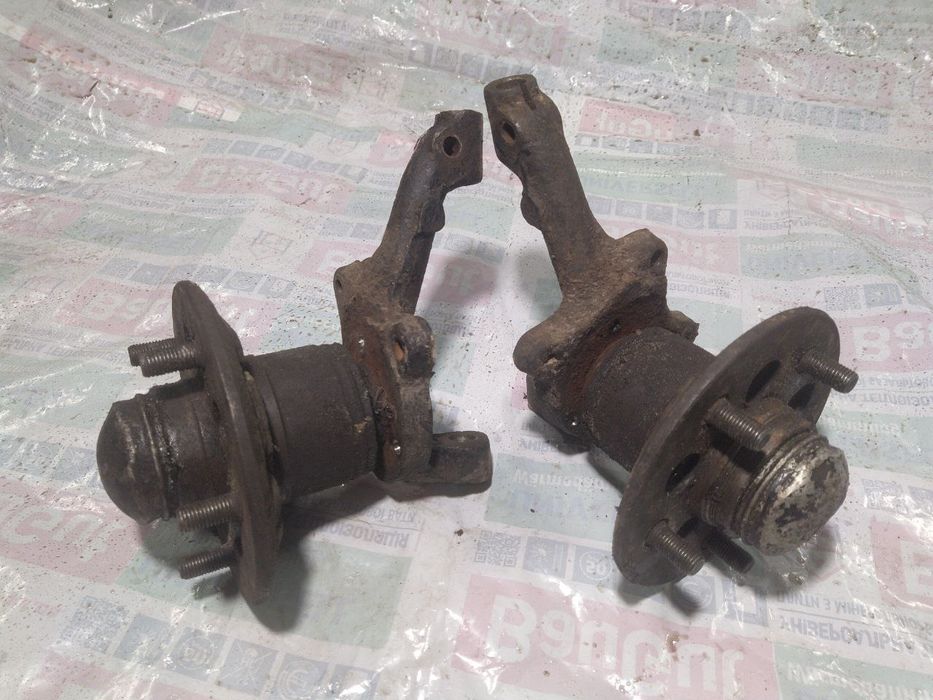 Пара поворотних кулаків (ступиць) ІЖ, "Москвич"