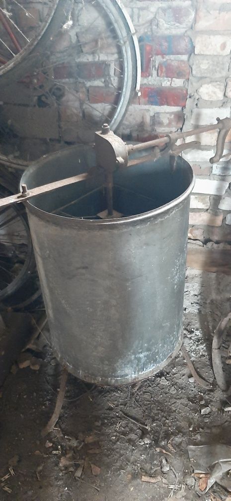 Sprzedam wirowke do miodu