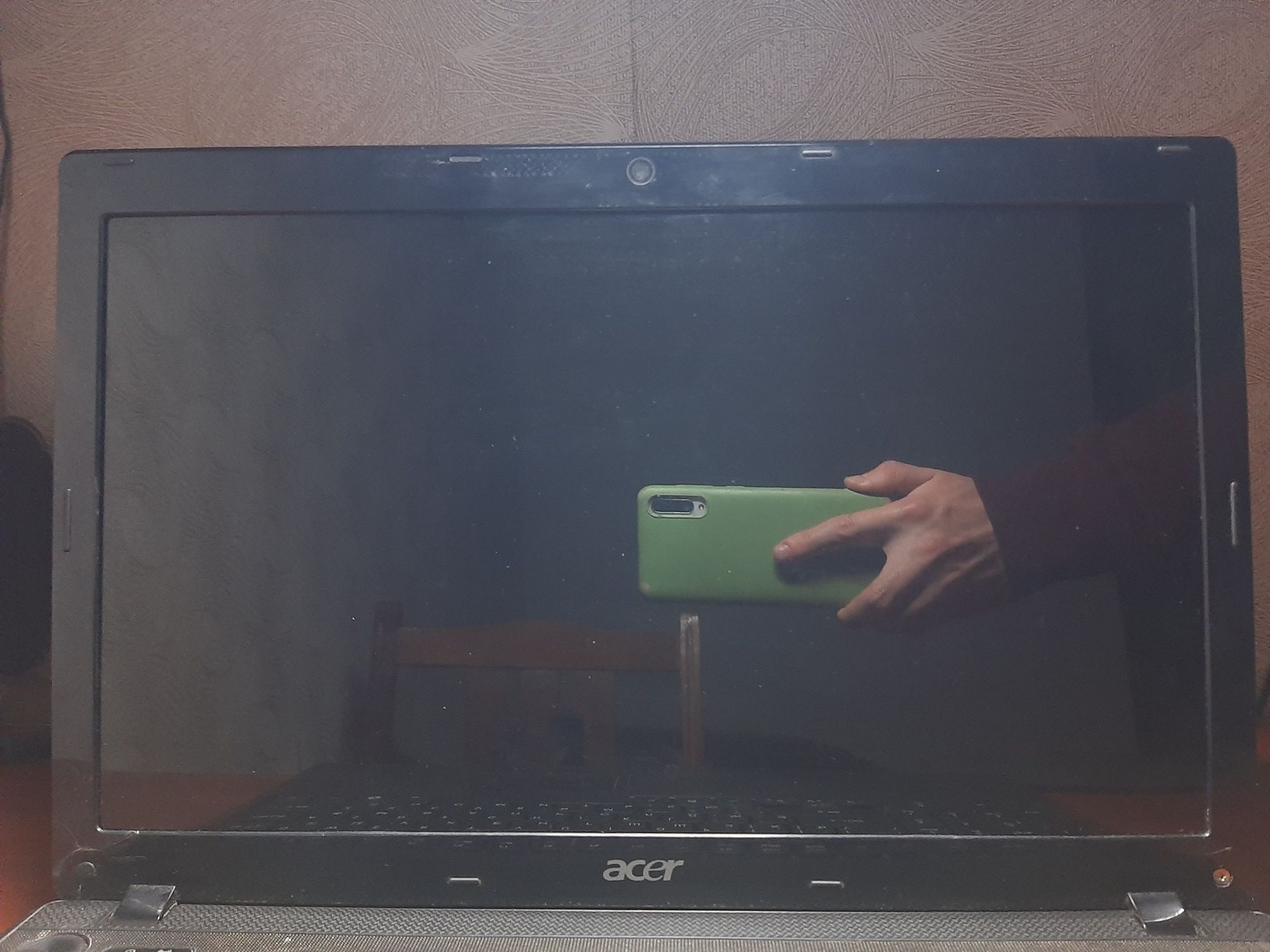Продам 2 ноутбка ASUS и ACER, в комплекте 2 зарядки