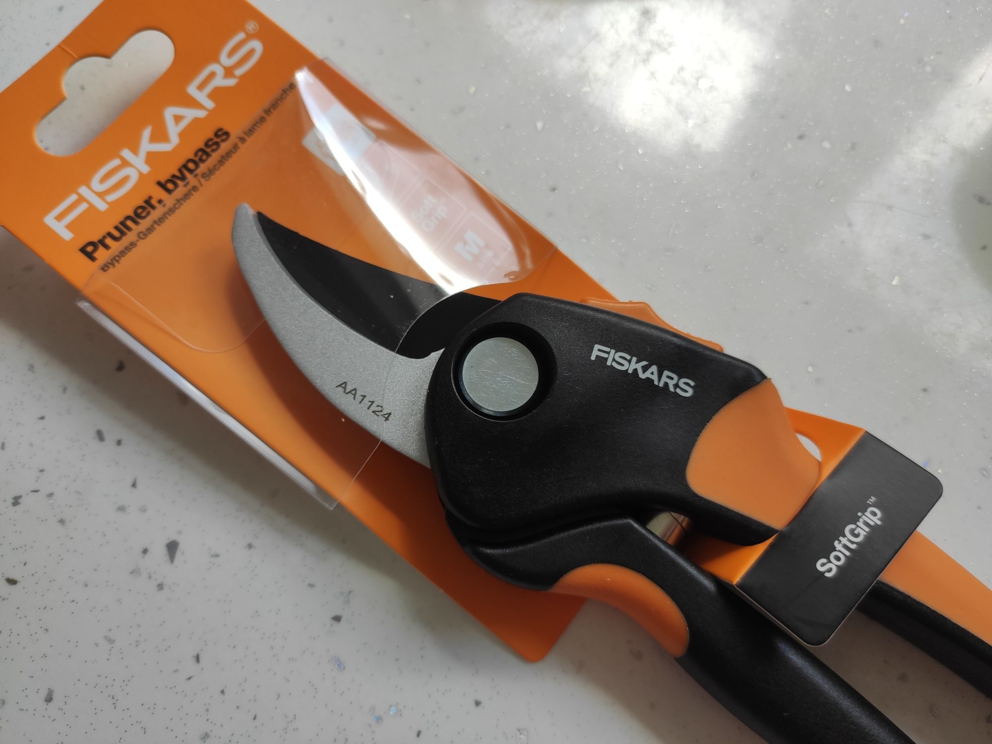 FISKARS sekator ogrodowy nożycowy do gałęzi M SoftGrip