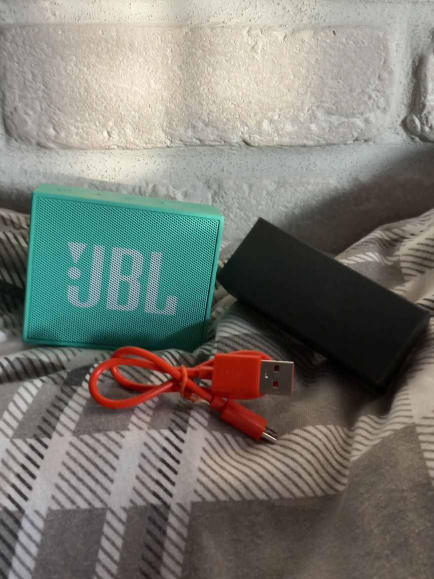 Turkusowy głośnik JBL
