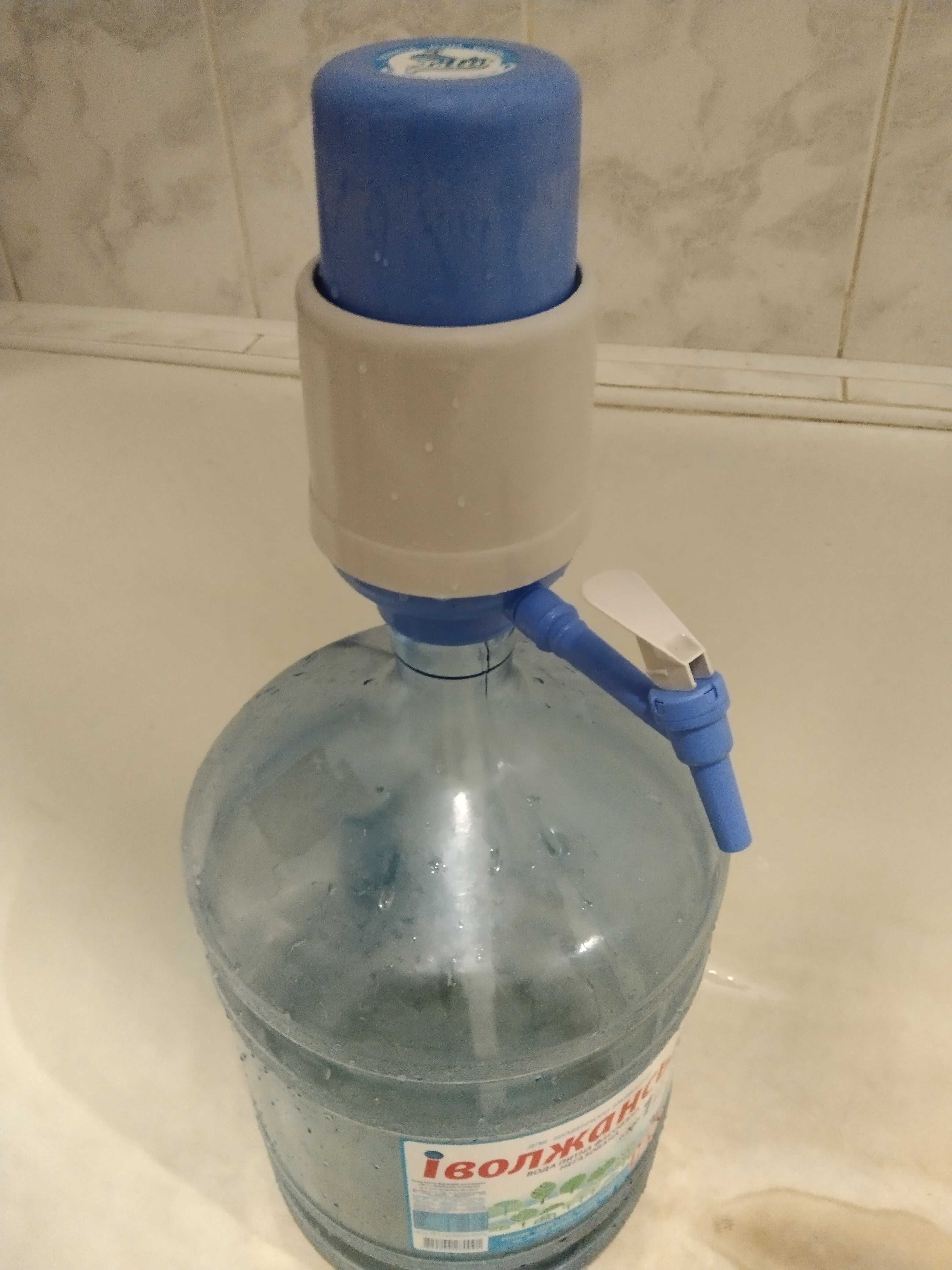 бутыль для воды с ручной помпой, состояние нового