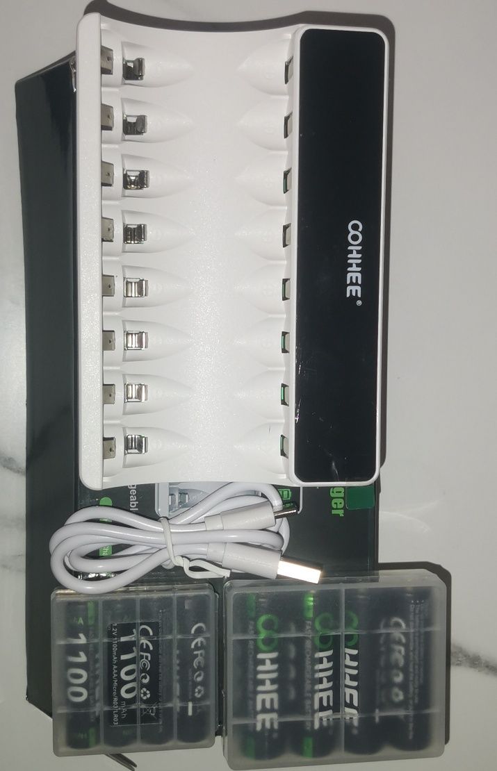 Ładowarka do baterii cohhee  8 akumulatorów AA AAA LED plus baterie