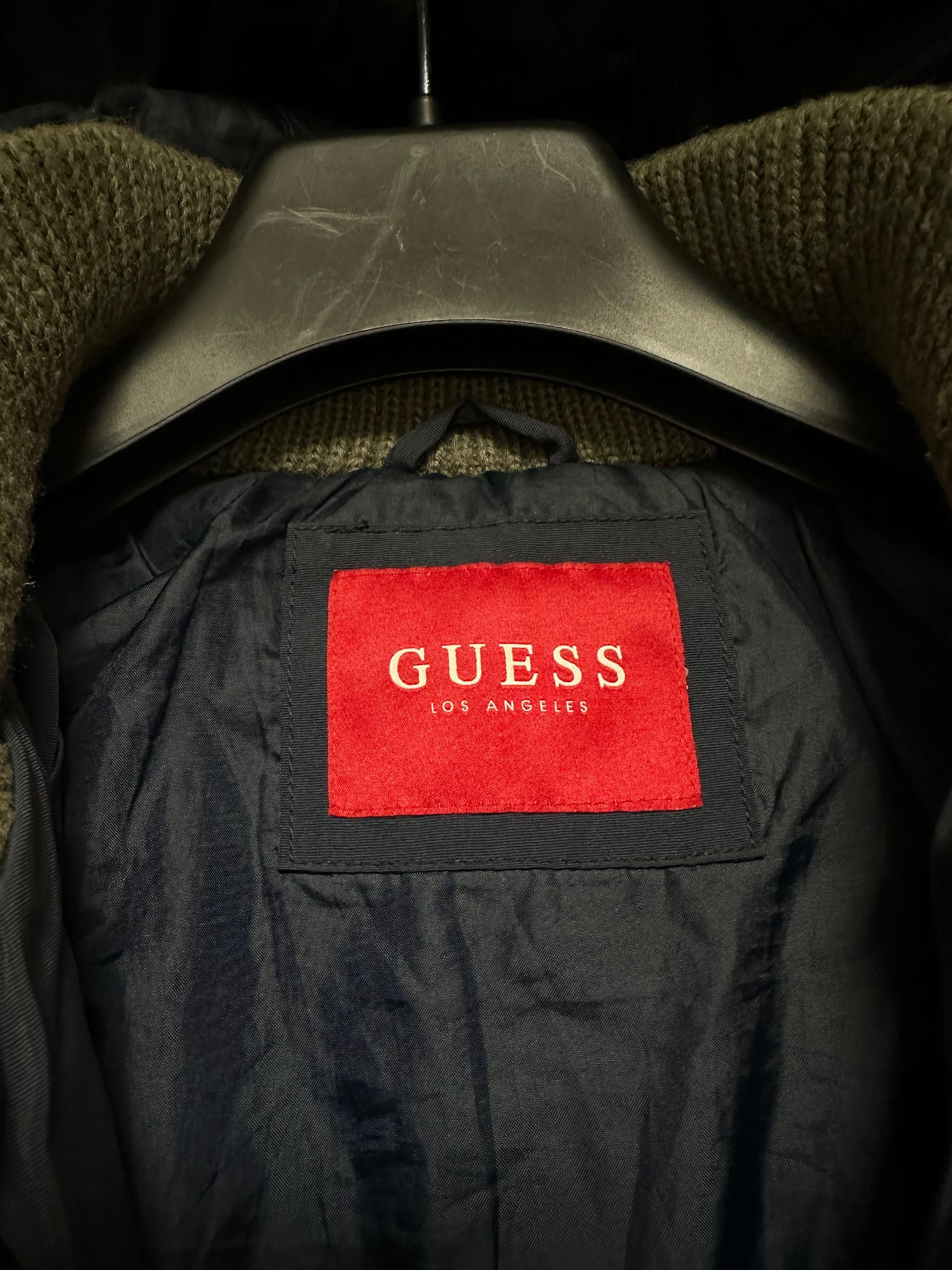 Зимняя куртка guess с шерстяным воротом л размер