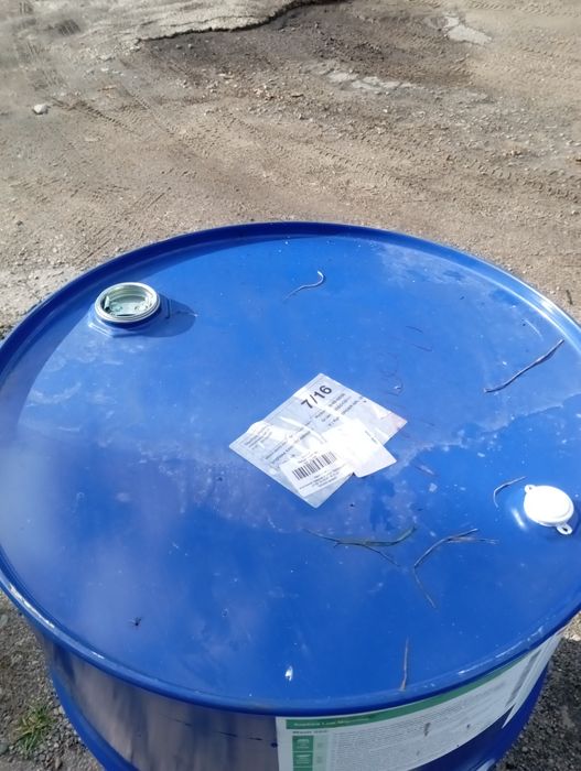 Металеві бочка чудовому стані,з під  моторного масла.