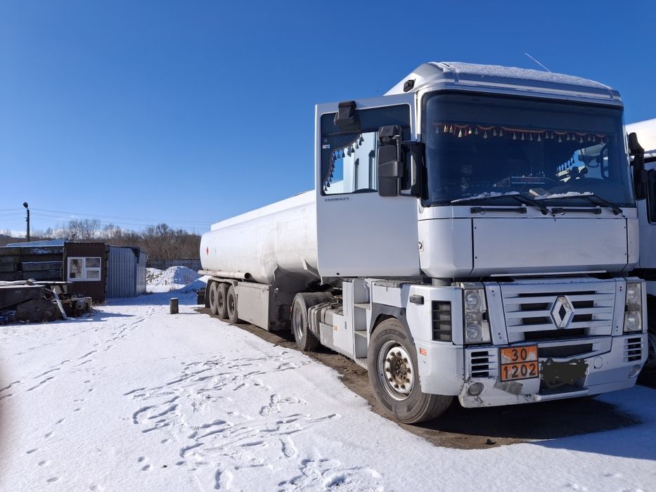 Renault Magnum 2002 та напівпричіп