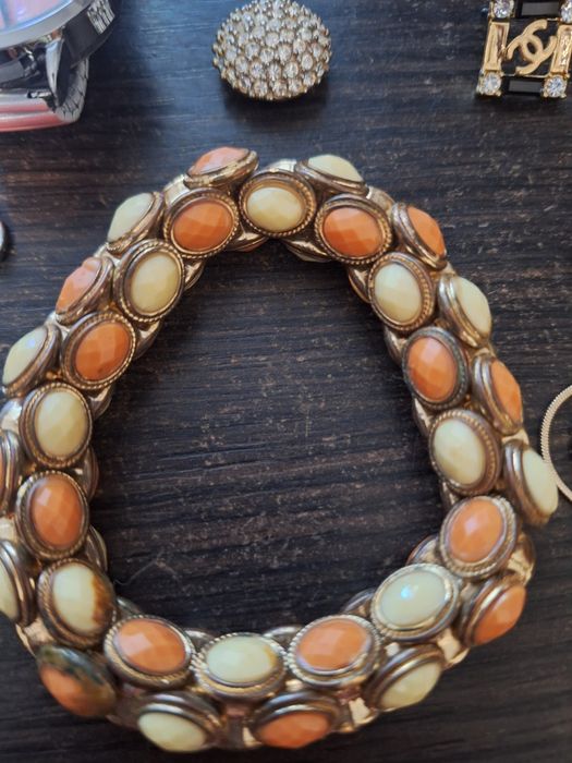 Якісна біжутерія. Браслети, підвіски, годинник