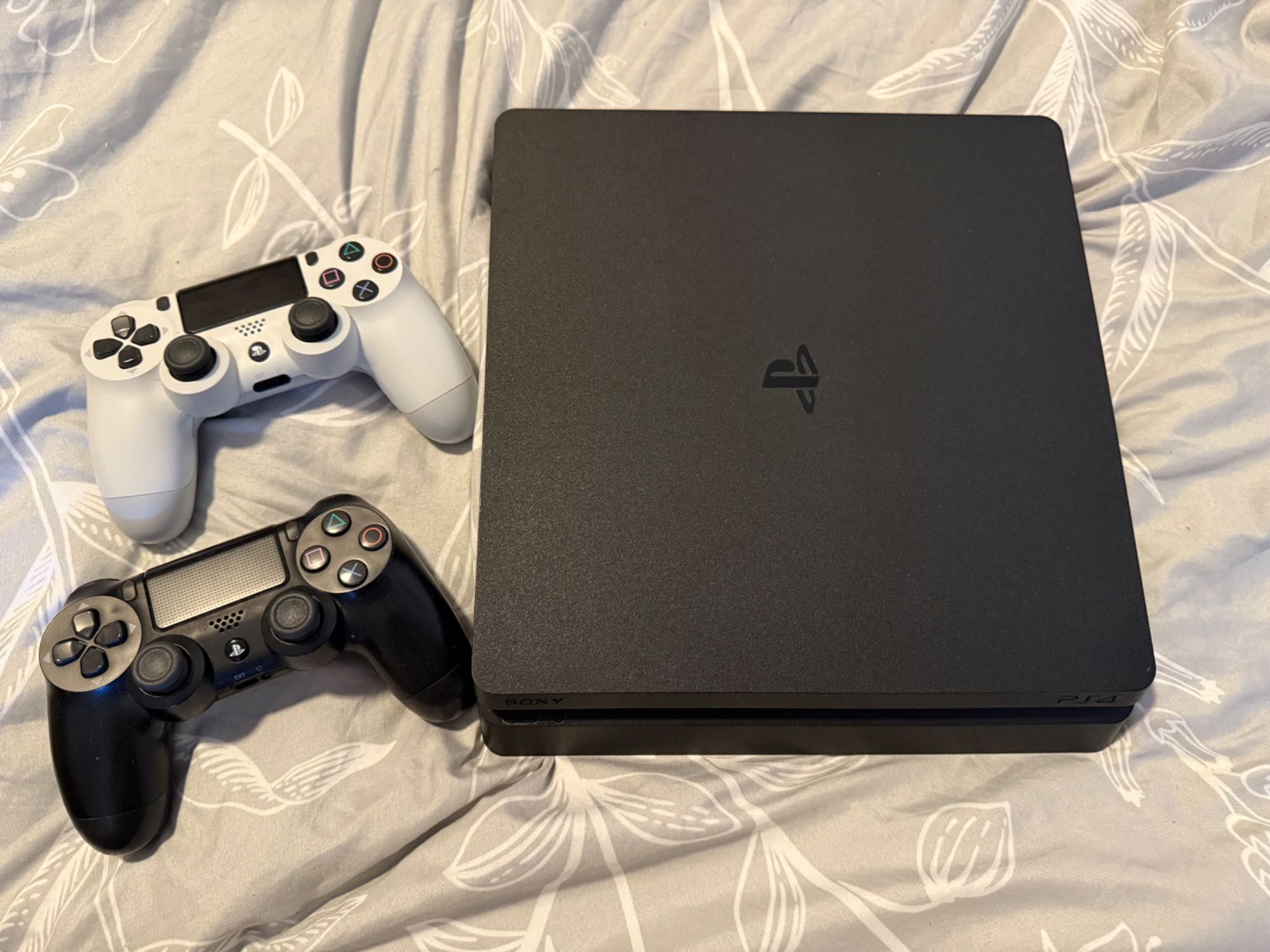 PS 4 slim 500gb stan idealny mało używana