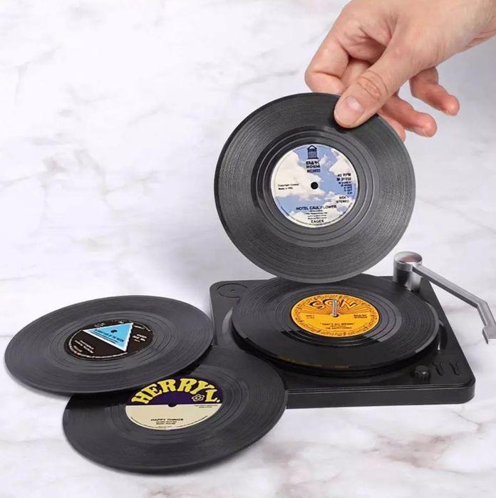 Bases para copos a imitar discos de vinil com suporte gira-discos