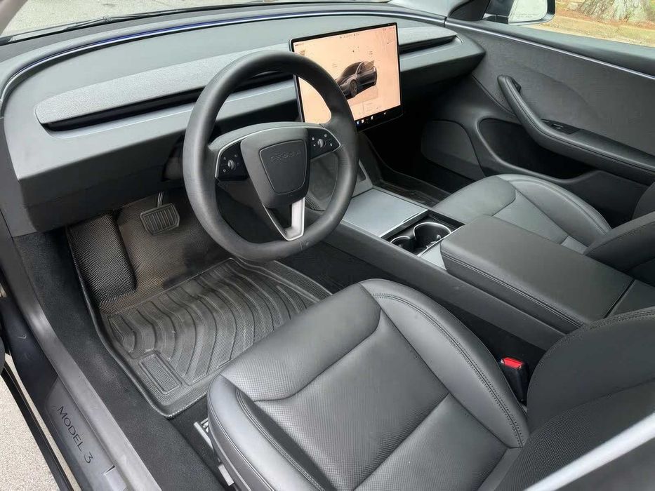 Tesla Model 3      2024