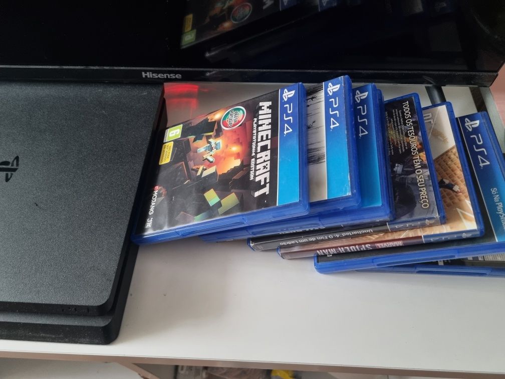 Vendo playstation 4 com caixa e 8 jogos