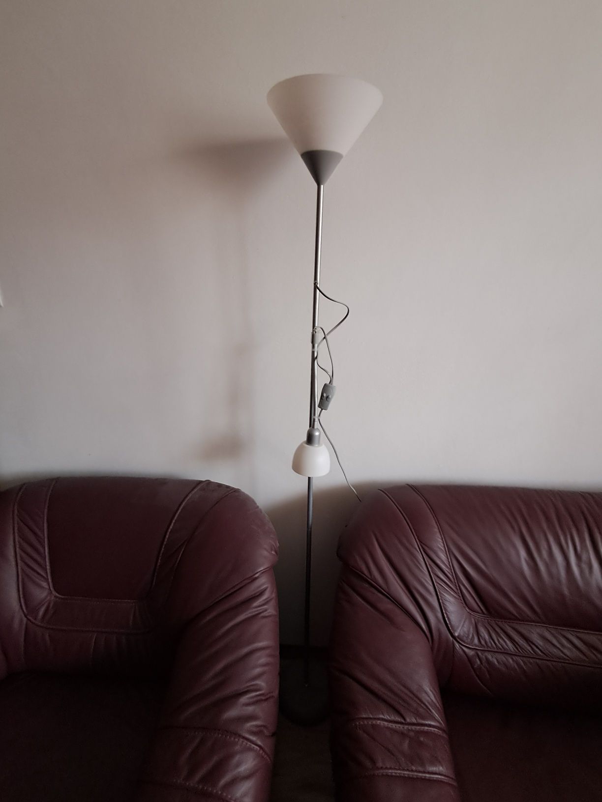 Lampa pokojowa podłogowa .